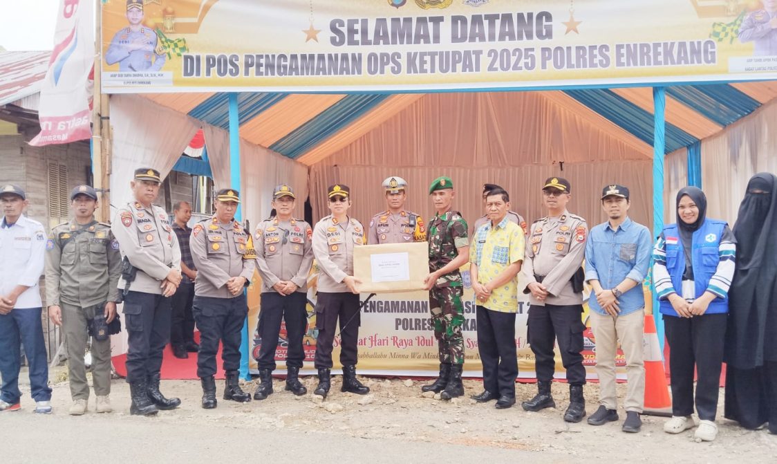 Satgas Posko Terpadu Ketupat 2025 Jalur Mudik di Polres Enrekang dapat Bingkisan Lebaran