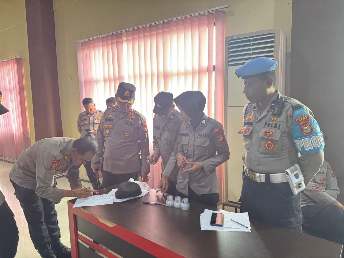 Kapolres Gowa Pimpin Tes Urine Dadakan