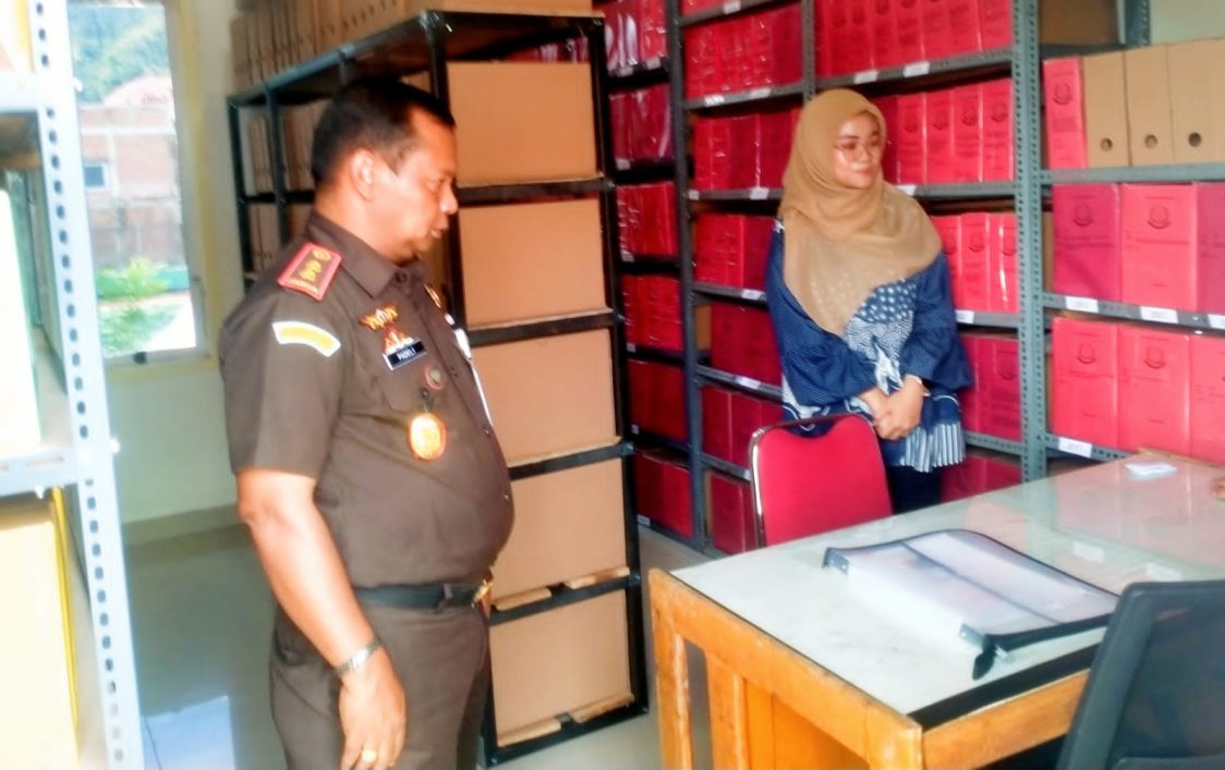 Kejari Enrekang Resmikan Perpustakaan dan Layanan Arsip