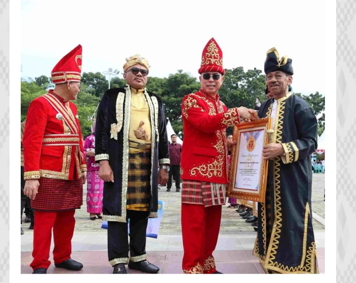 Mubar Kembali Raih Predikat Terbaik Pengelolaan Keuangan se-Sultra di Momen HUT Sultra ke-61