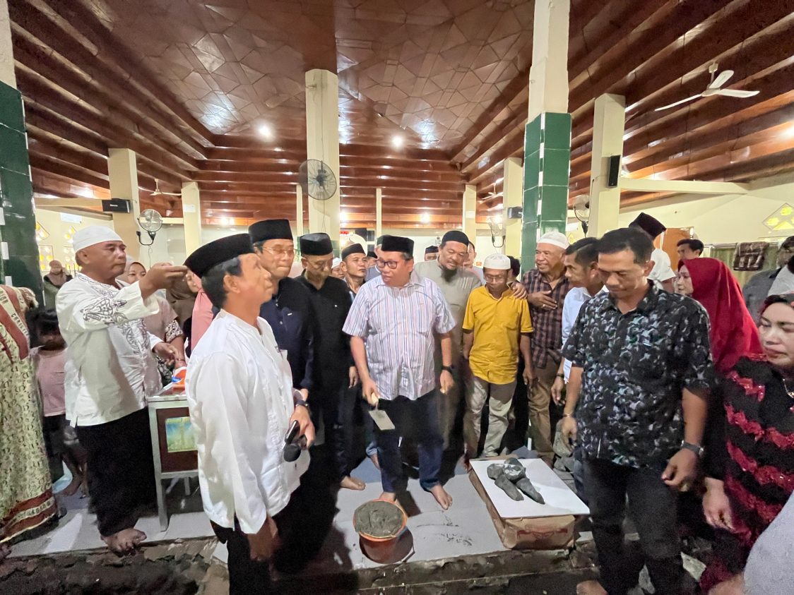 Bupati Takalar Lakukan Peletakan Batu Pertama Renovasi Masjid Tertua Kedua di Galesong