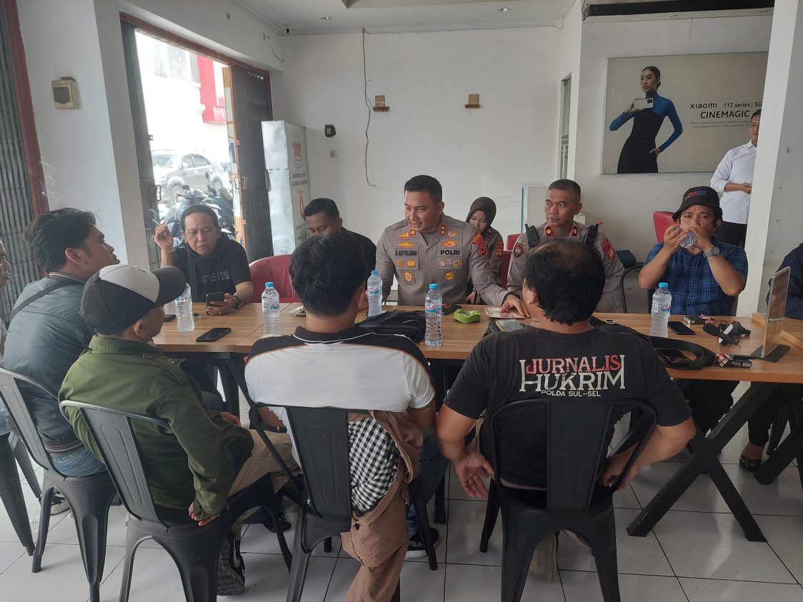 Bangun Sinergi, Kapolres Gowa Duduk Ngopi Bareng Wartawan