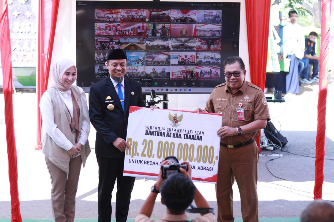 Gubernur Sulsel Serahkan Rp 20 Miliar, Dukung Koperasi Merah Putih di Takalar